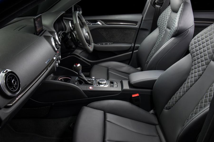 Интерьер Audi RS3 Sportback (8V) 2017 года  (AU) (фото 9 из 40)